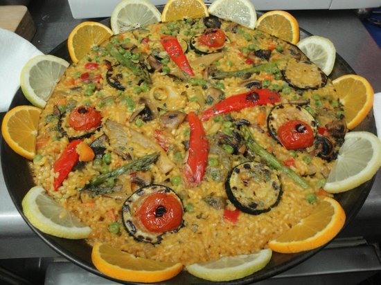 Vegetarian paella at Hicuri Restaurant Granada