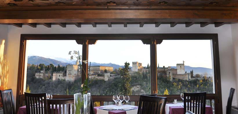 Tables with views of the Alhambra