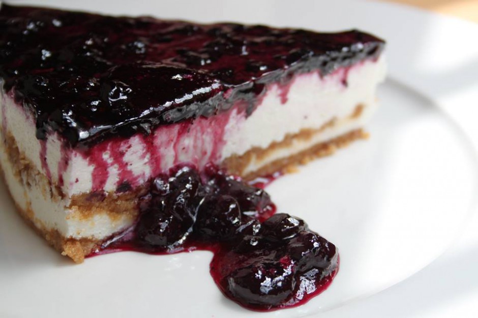 Bilberry and yogurt cake at Restaurant Raices